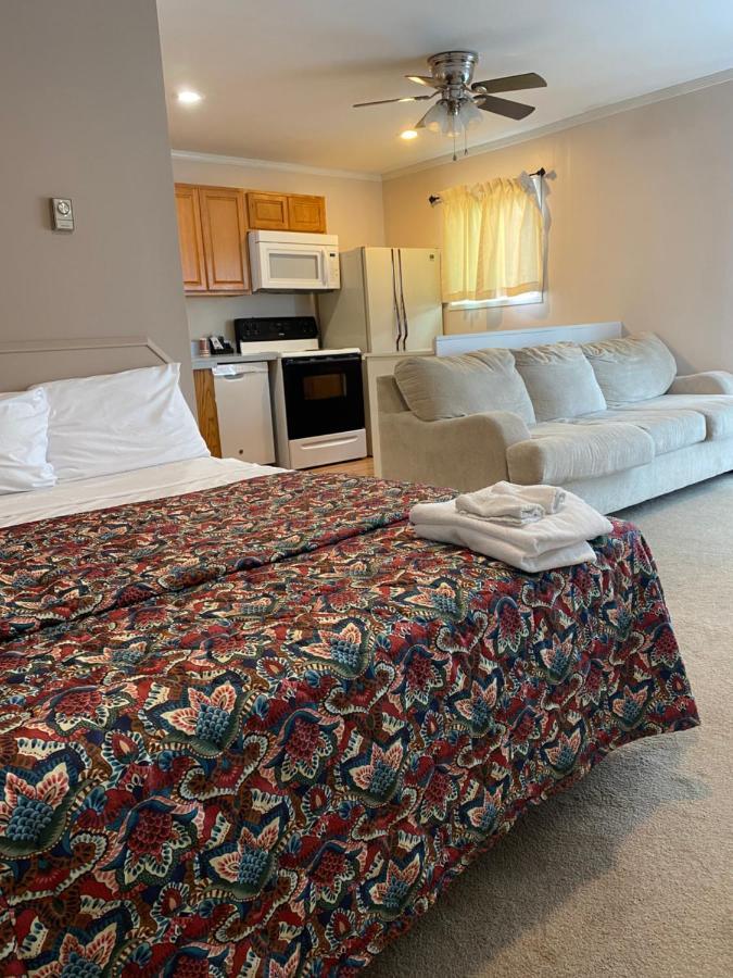 Barberry Court Motel &Cabins Lake George Room photo