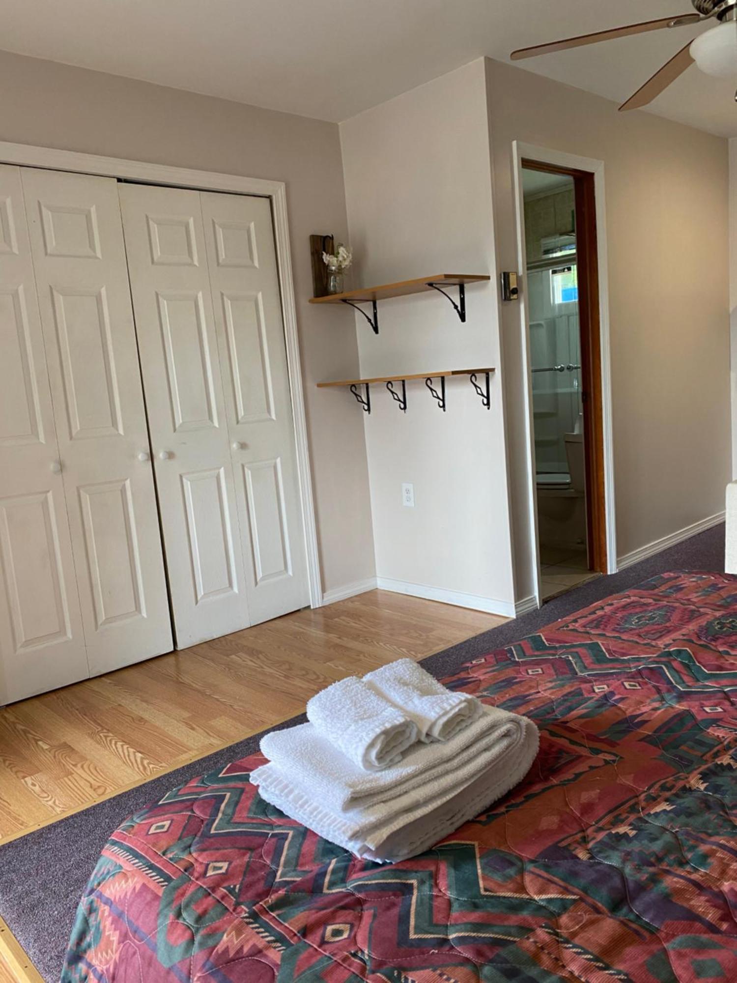 Barberry Court Motel &Cabins Lake George Room photo