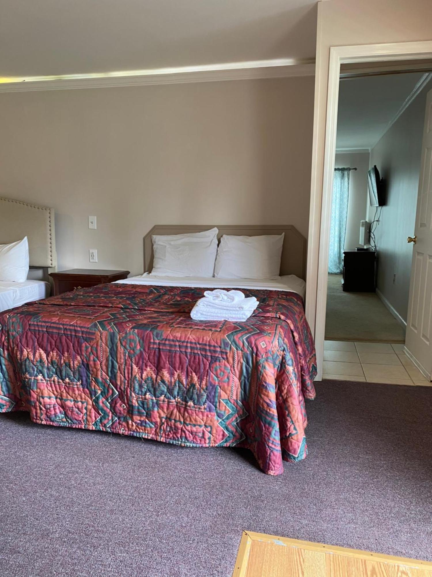 Barberry Court Motel &Cabins Lake George Room photo