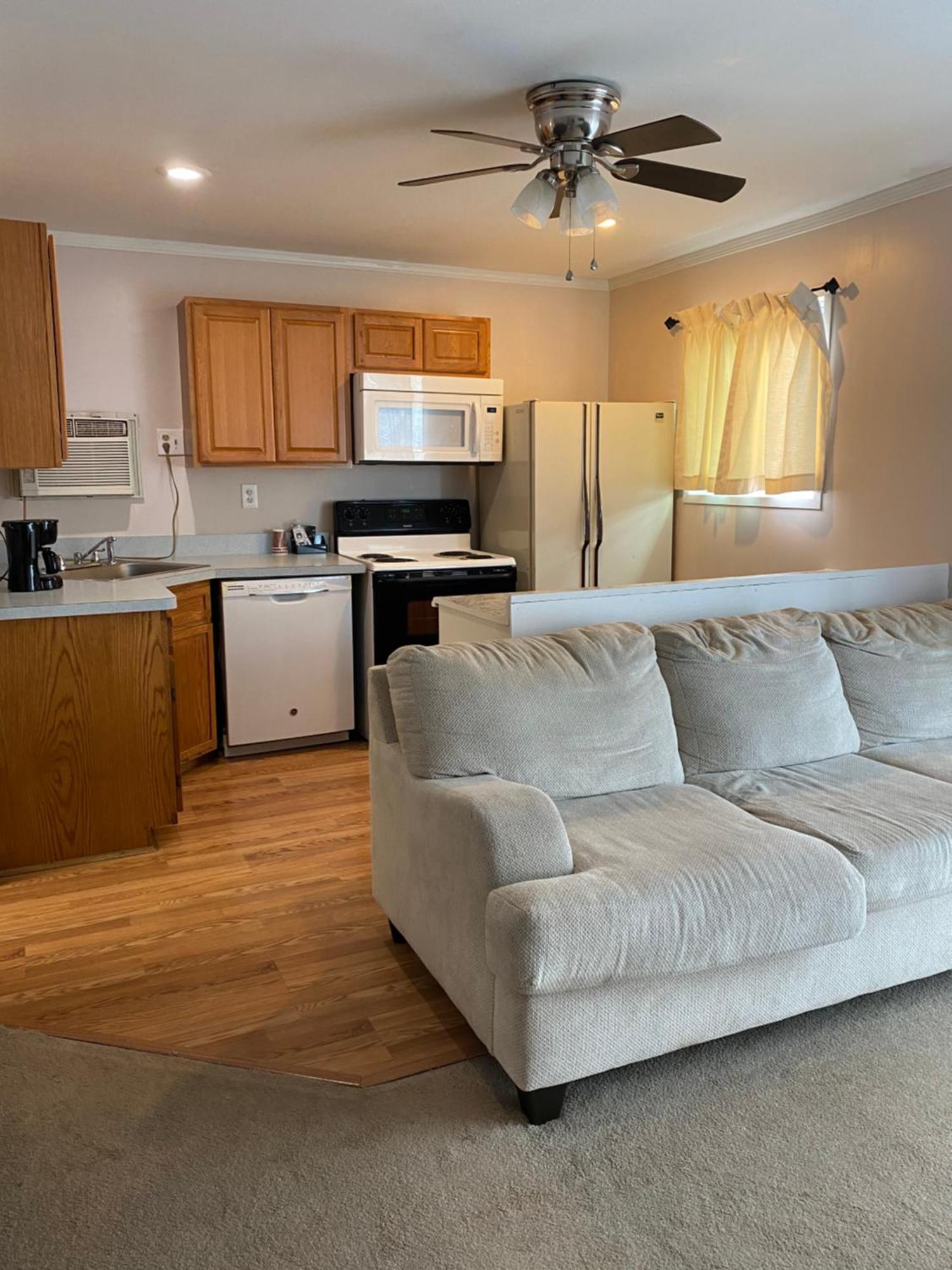 Barberry Court Motel &Cabins Lake George Room photo