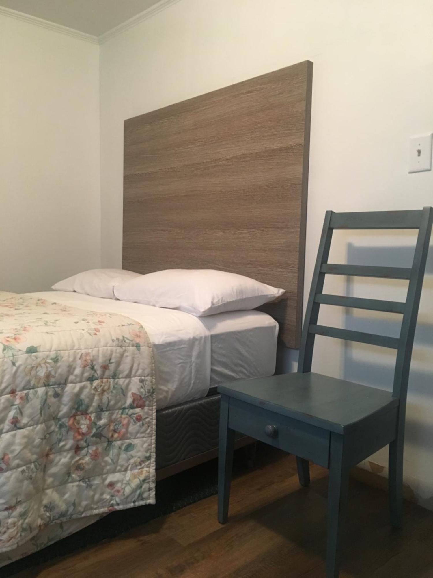 Barberry Court Motel &Cabins Lake George Room photo