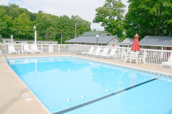 Barberry Court Motel &Cabins Lake George Exterior photo