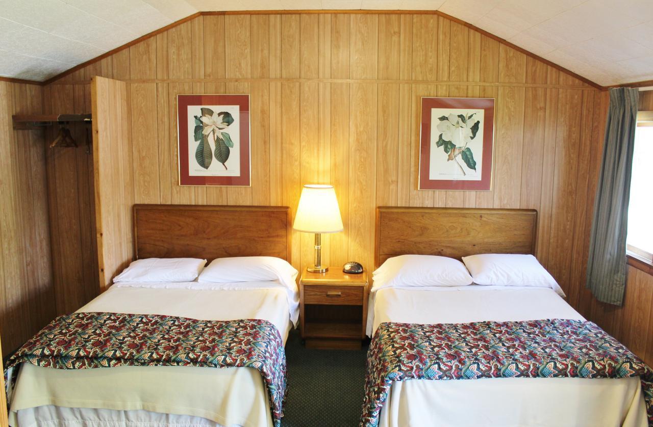 Barberry Court Motel &Cabins Lake George Exterior photo