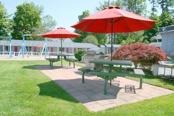 Barberry Court Motel &Cabins Lake George Exterior photo